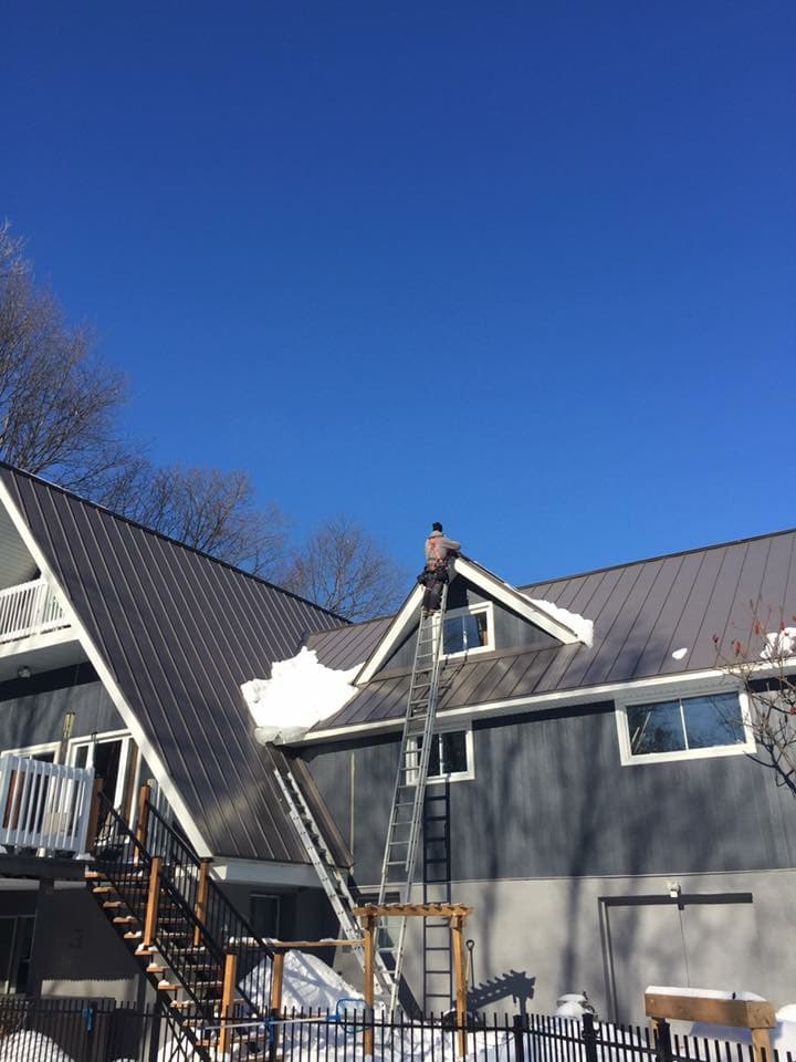Déneigement de toiture